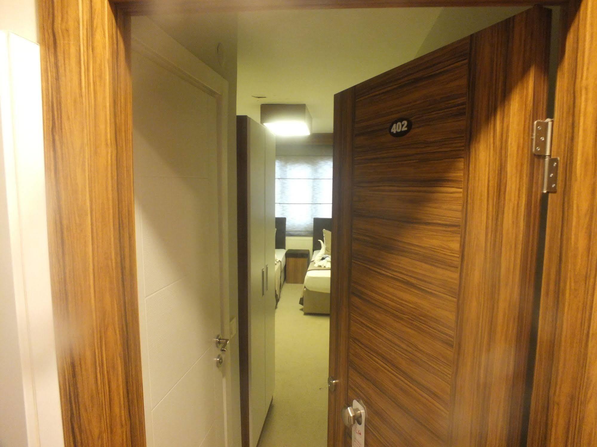 Emirtimes Hotel Kadikoey Istanbul Exterior photo